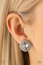 Load image into Gallery viewer, Diamond Duchess - White
